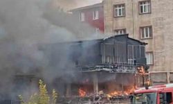 Araçta çıkan yangın çevredeki yapılara sıçradı