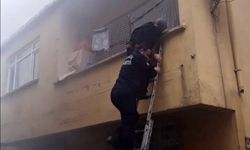 Pendik'te yangında can pazarı: Zabıta yaşlı kadını böyle kurtardı