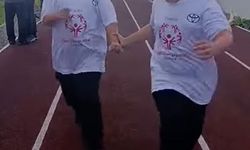 Silivri'de yürekleri ısıtan görüntü: Özel eğitim öğrencisi yarışı bıraktı, arkadaşını bekledi