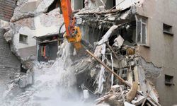 Sındırgı'da depremin izleri siliniyor