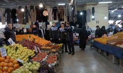 Sultangazi'de zabıta ekiplerinden pazarlarda denetim