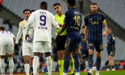 Trendyol Süper Lig: Eyüpspor: 0 - Fenerbahçe: 2 (İlk yarı)