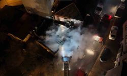 Ümraniye'de gecekondu yangını: Ev kullanılamaz hale geldi