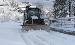 Sapanca'da karla mücadele aralıksız sürüyor
