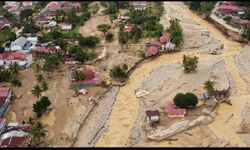 Endonezya'daki sel felaketi: Can kaybı 1000'i aştı