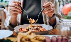 Mide yanmasına ne iyi gelir, ne kötüleştirir? Uzmanlar uyarıyor