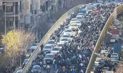 İran'da halk sokakta, protestolar büyüyor