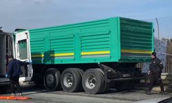 Arıza yapan kamyonu tamir ederken kabinin altında kalarak can verdi