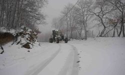 Biga'da karla kaplanan 2 köy yolu açıldı