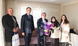 Bilecik'te evde eğitim öğrencisine karne sevinci