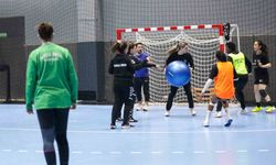 Bursa Büyükşehir Hentbol Takımı ligde ve Avrupa'da başarılı gidişatını sürdürüyor