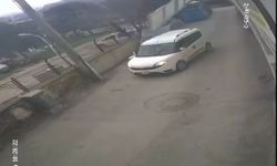 Bursa'da çatı ve prefabrik evler böyle uçtu, ağaçlar kırıldı