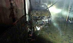 Çan'da çıkan yangında 1 otomobil ve 1 motosiklet yandı