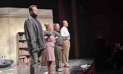 Devlet Tiyatrosu'nun unutulmaz oyunu Profesyonel son kez sahnedeydi