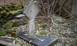 Osmanlı dönemi kabri apartman bahçesinde kaldı