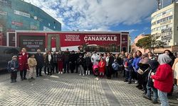 Edremit'te Çanakkale Mobil Müzesi Cumhuriyet Meydanı'nda ziyaretçilerini ağırladı