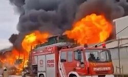 Esenyurt'ta bir zincir market deposunda yangın çıktı.