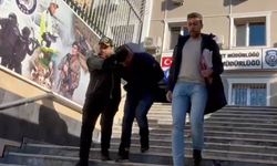 Fatih'te 3 kişinin çantasını çalan hırsız kamerada