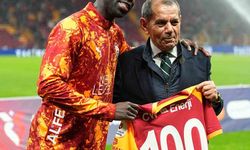 Galatasaray'da 100. maçına çıkan Davinson Sanchez'e plaket verildi