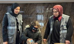 Gözlerini bağlayıp su doldurdular: Öğrencilere 'Beyaz Baston' farkındalığı