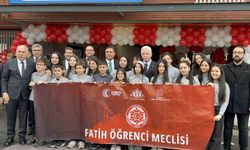 İstanbul'da okullarda karne heyecanı yaşandı