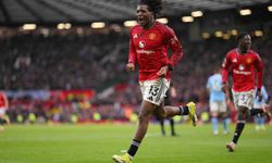 Manchester derbisinde kazanan Kırmızılar oldu