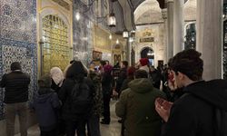 Miraç Kandili'nde vatandaşlar Eyüpsultan Camii'ne akın etti