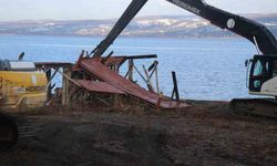 Sapanca'da kaçak yapıların yıkımına başlandı