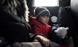 Ukrayna iki bölgede 3 bin çocuk ve ebeveyninin tahliyesine karar verdi
