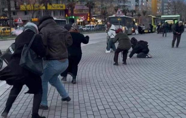 Fırtınada uçmamak için yerlere böyle yattılar