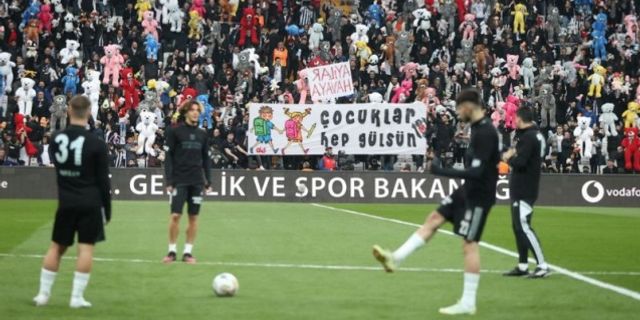 Beşiktaş tribünlerinden de “hükümet istifa” tezahüratları
