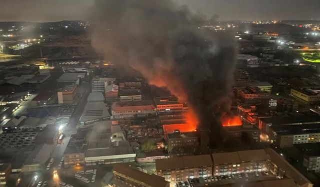 Güney Afrika’da bina yangını: En az 74 kişi öldü