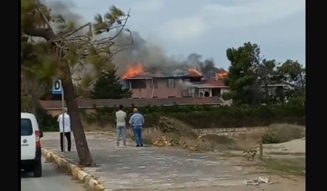 Karasu'da 3 katlı evde yangın!