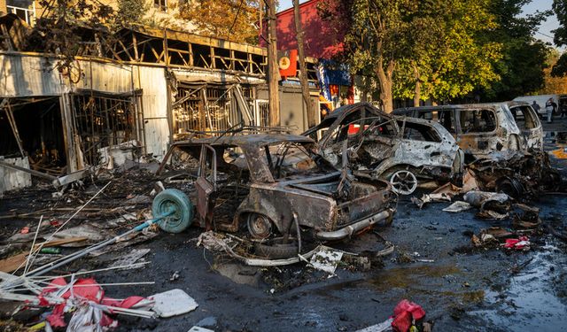 Rusya Ukrayna'da pazar yerini vurdu: En az17 ölü