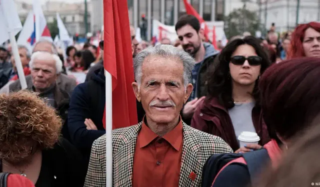 Yunanistan'da haftalık çalışma günü altıya çıkıyor