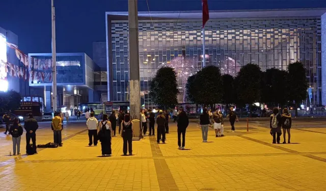 Taksim'de 'duran adam' protestosu