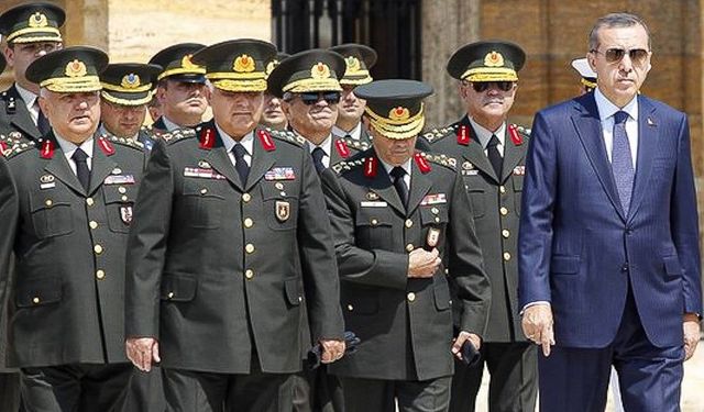 Erdoğan'a subayları ordudan atma yetkisi