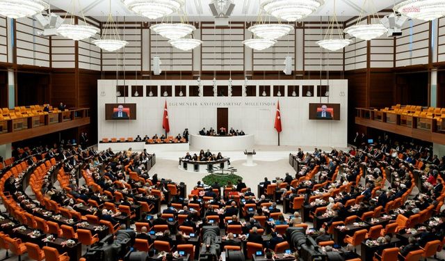 Muhalefetin 1.302 teklifi reddedildi, meclis tatile girdi