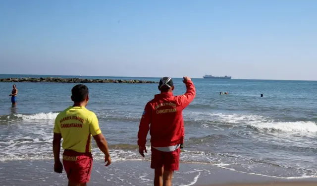 Karadeniz'de boğulma tehlikesi geçiren 253 kişi kurtarıldı