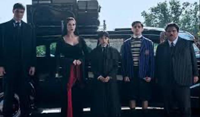 Wednesday 2.sezon: Jenna Ortega’nın karizmasıyla geri döndü