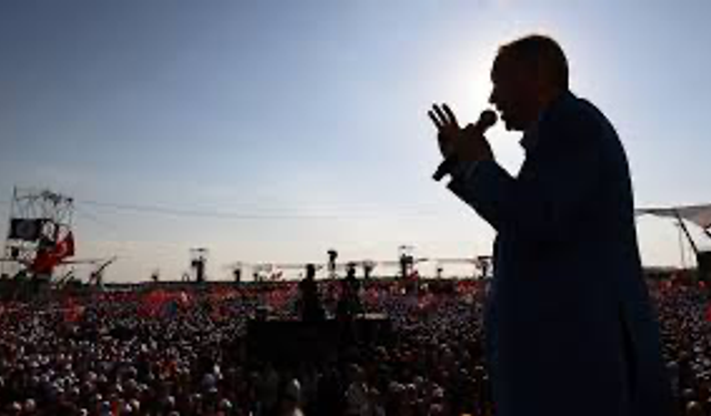 Demokratlar “uyanık dili” terk ediyor: 2028 stratejisi daha normal konuşmak