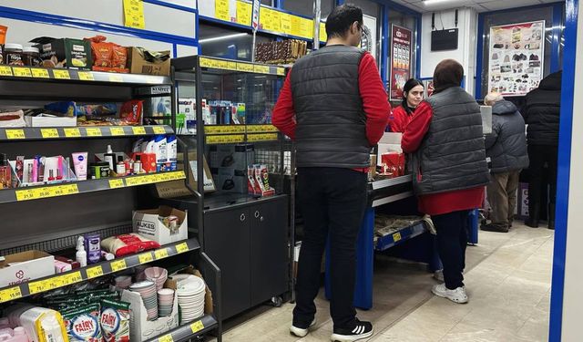 “Uzun mesai, düşük ücret, mobbing: Market işçileri tükeniyor”