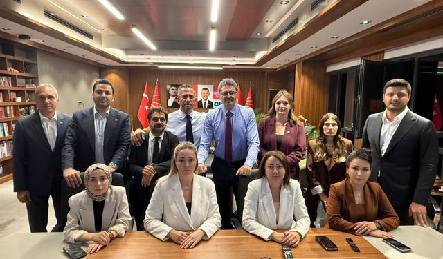 CHP İstanbul İl Başkanlığında partililerin nöbeti devam ediyor