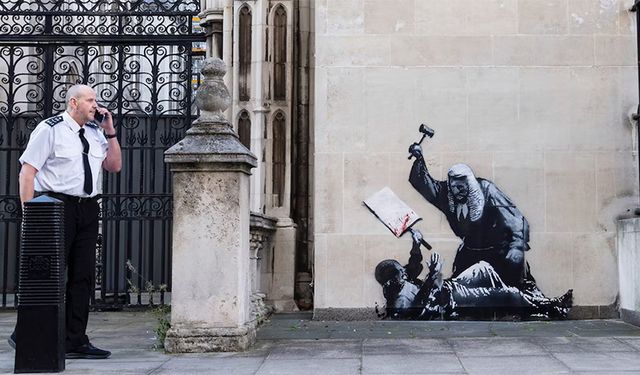 Tartışmalı Banksy resmi kaldırıldı, sanatçının anonimliği tehlikede