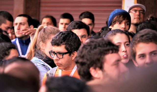 Araştırma: Z kuşağı tarihin en mutsuz yetişkinleri olabilir