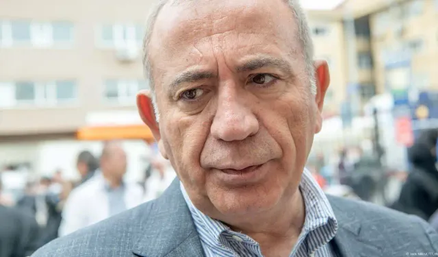 CHP Gürsel Tekin ve Barış Yarkadaş'ı partiden ihraç etti