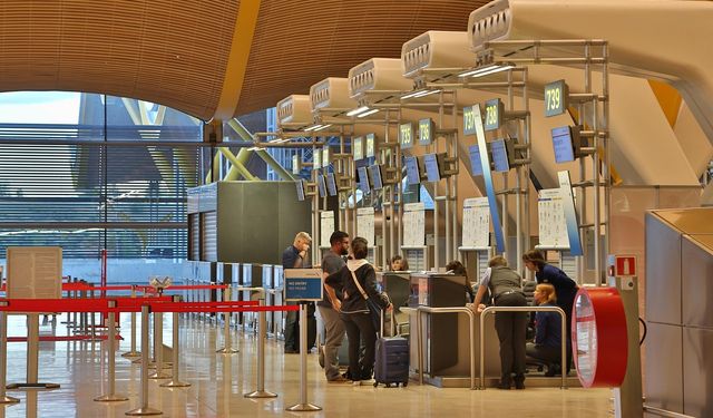Avrupa’da havalimanlarına siber saldırı: Uçuşlarda aksamalar yaşanıyor