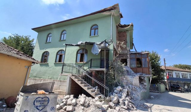 Sındırgı depreminde kritik gözlemler: “Yoksul yapılar hasarı büyüttü”