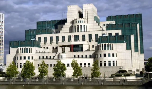 İngiltere MI6, Rus casuslar için dark web portalı kurdu