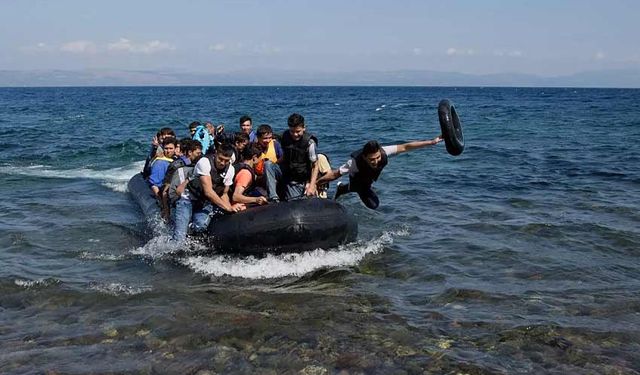 Ege Denizi'nde göçmen botu battı: En az 14 ölü!